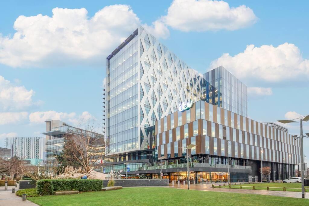 Stylish Mediacity 2Bed, Sleeps 6, Amazing Views Манчестер Екстер'єр фото