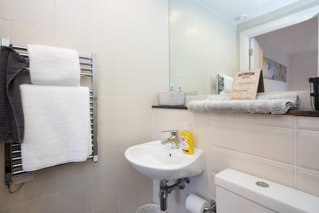 Stylish Mediacity 2Bed, Sleeps 6, Amazing Views Манчестер Екстер'єр фото
