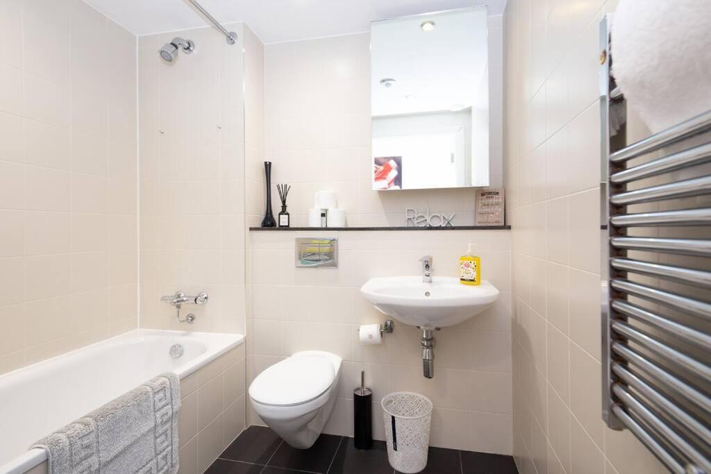 Stylish Mediacity 2Bed, Sleeps 6, Amazing Views Манчестер Екстер'єр фото