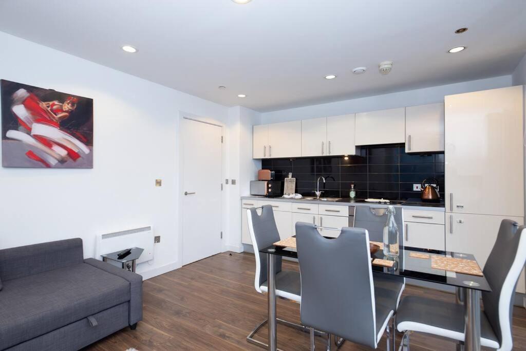 Stylish Mediacity 2Bed, Sleeps 6, Amazing Views Манчестер Екстер'єр фото