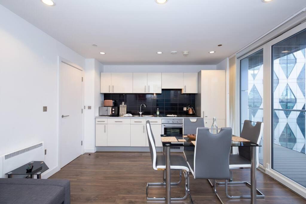 Stylish Mediacity 2Bed, Sleeps 6, Amazing Views Манчестер Екстер'єр фото