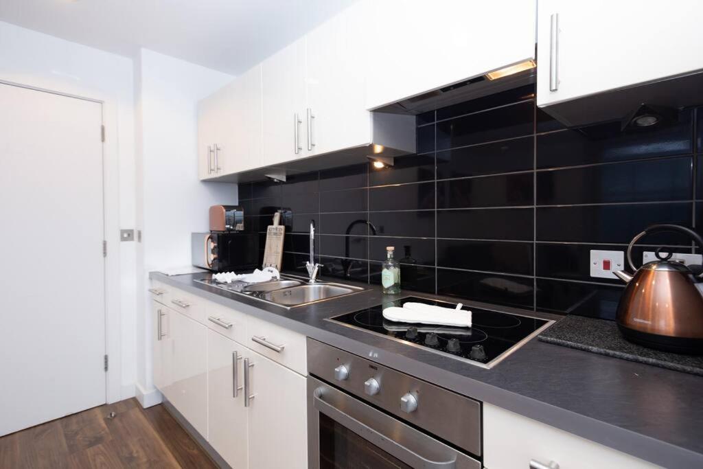 Stylish Mediacity 2Bed, Sleeps 6, Amazing Views Манчестер Екстер'єр фото