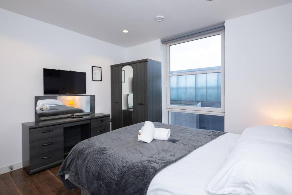Stylish Mediacity 2Bed, Sleeps 6, Amazing Views Манчестер Екстер'єр фото