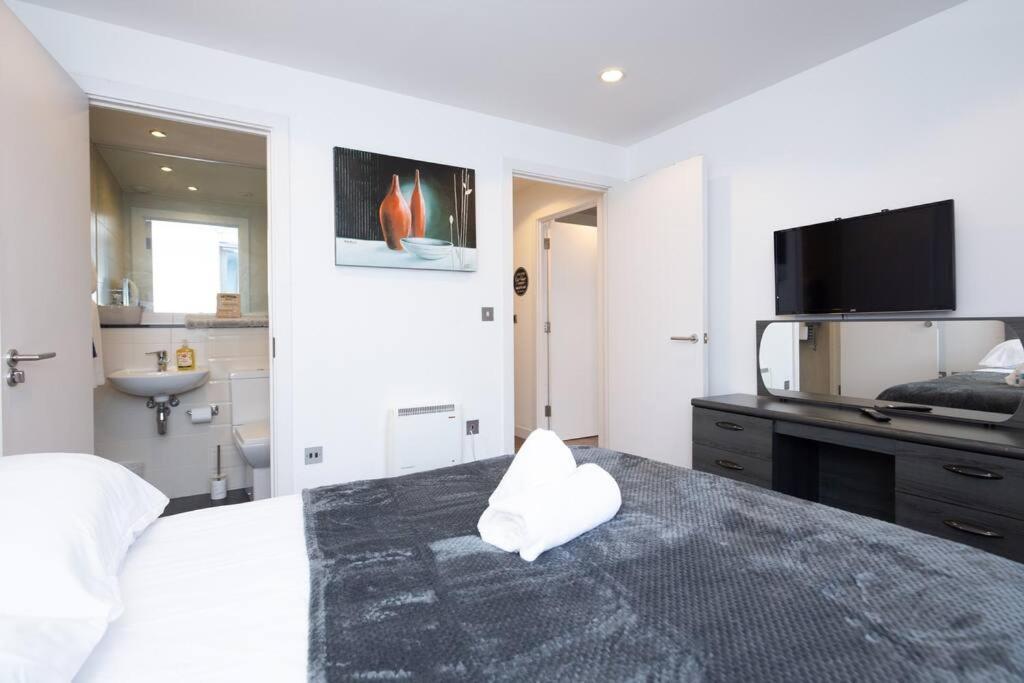 Stylish Mediacity 2Bed, Sleeps 6, Amazing Views Манчестер Екстер'єр фото