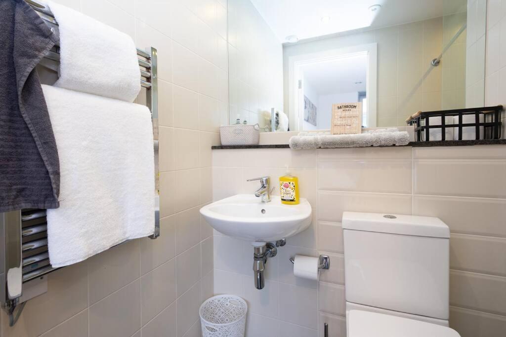 Stylish Mediacity 2Bed, Sleeps 6, Amazing Views Манчестер Екстер'єр фото
