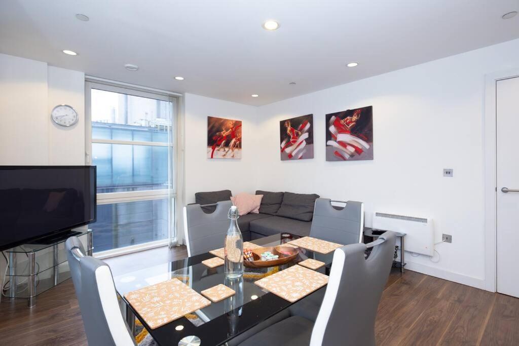 Stylish Mediacity 2Bed, Sleeps 6, Amazing Views Манчестер Екстер'єр фото