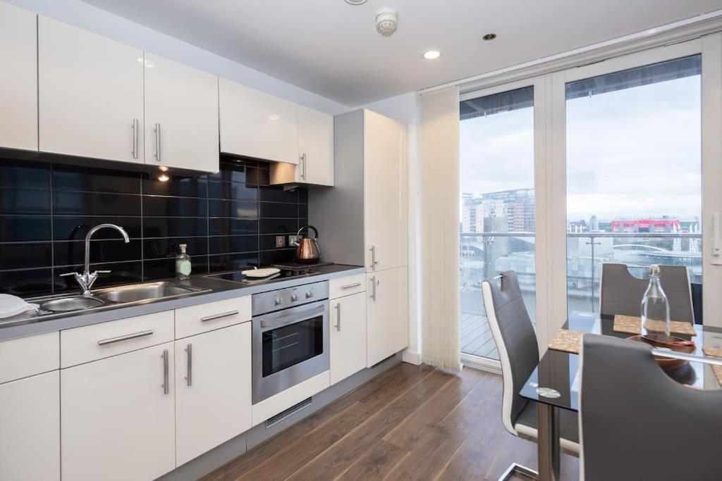 Stylish Mediacity 2Bed, Sleeps 6, Amazing Views Манчестер Екстер'єр фото